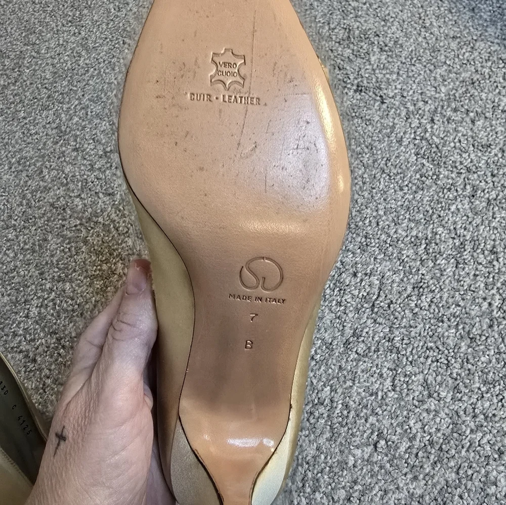 St John Made In Italy Gold Satin Sequin Toe Cap Pumps Size 7